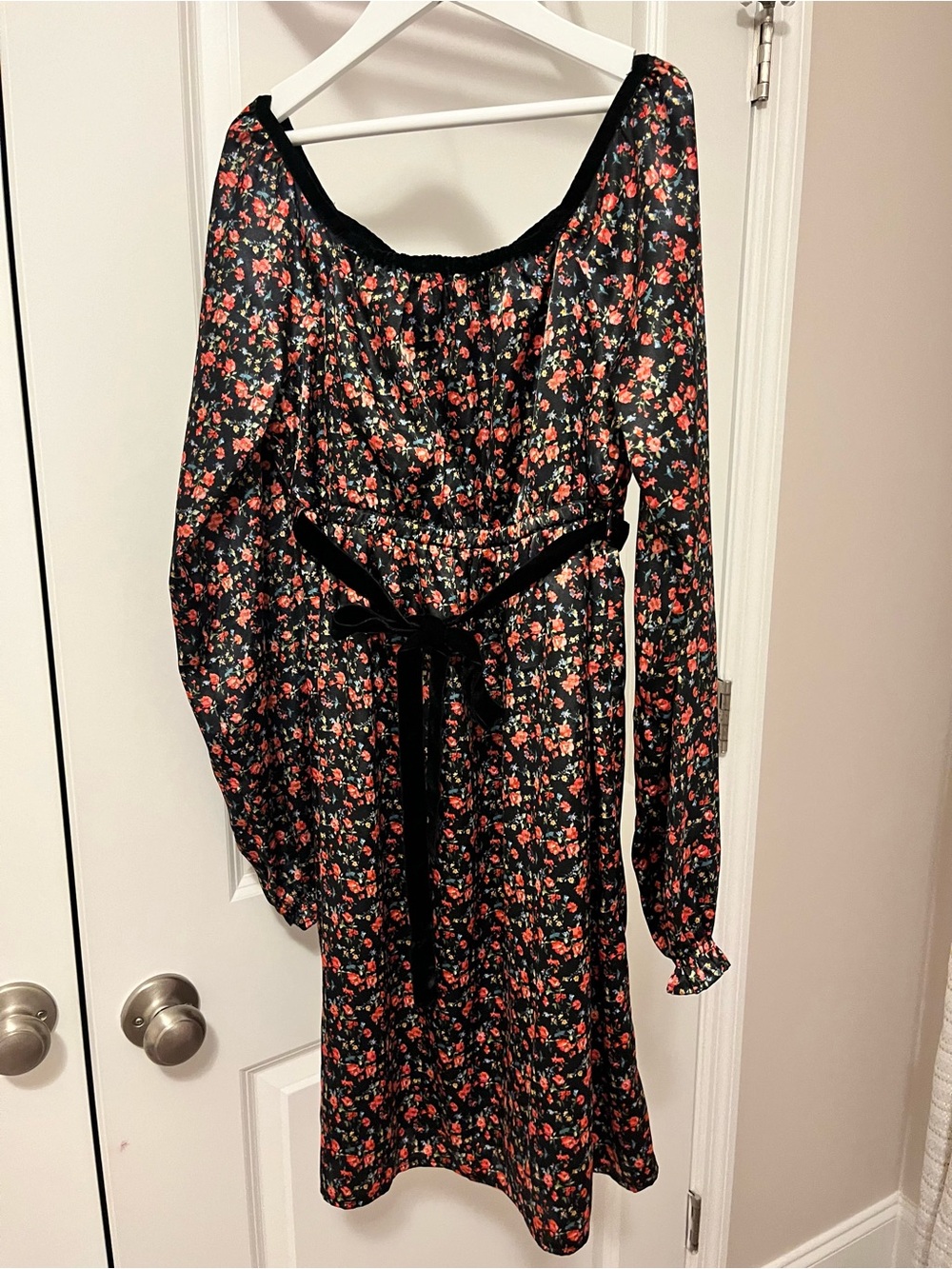 Black Floral off-shoulder Long-Sleeve Dress with Velvet Waist Tie